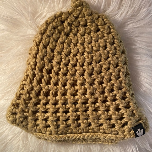 Goorin Crochet Beanie with Rim…From My Vintage 2000’s Collection…Very Unique🏂 - Picture 4 of 5